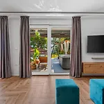 Lea With 4 Bedrooms, 40sqm Pool, Hot-tub, 2km From Villa *