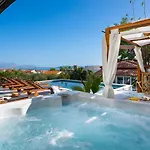 Villa Lea With 4 Bedrooms, 40sqm Pool, Hot-tub, 2km From Kaštel Novi