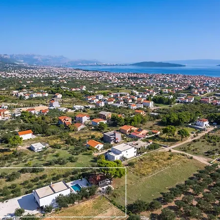 Lea With 4 Bedrooms, 40sqm Pool, Hot-tub, 2km From Villa