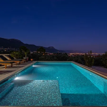 Villa Lea With 4 Bedrooms, 40sqm Pool, Hot-tub, 2km From *