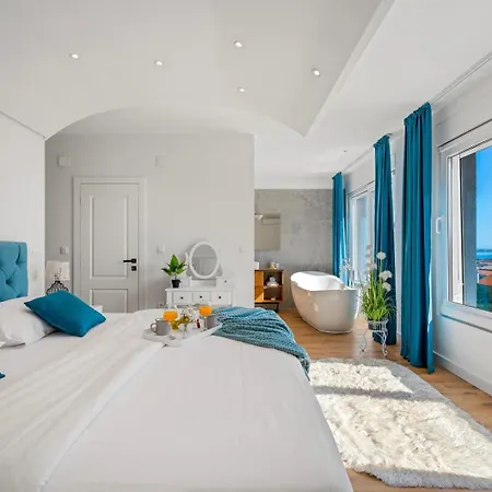 Lea With 4 Bedrooms, 40sqm Pool, Hot-tub, 2km From Villa Kaštel Novi