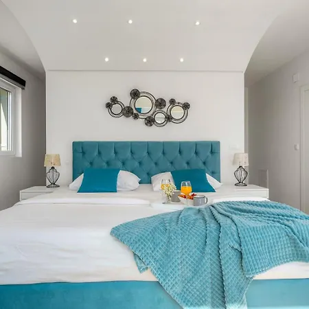 Lea With 4 Bedrooms, 40sqm Pool, Hot-tub, 2km From Kaštel Novi