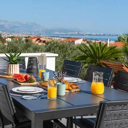 Villa Lea With 4 Bedrooms, 40sqm Pool, Hot-tub, 2km From *